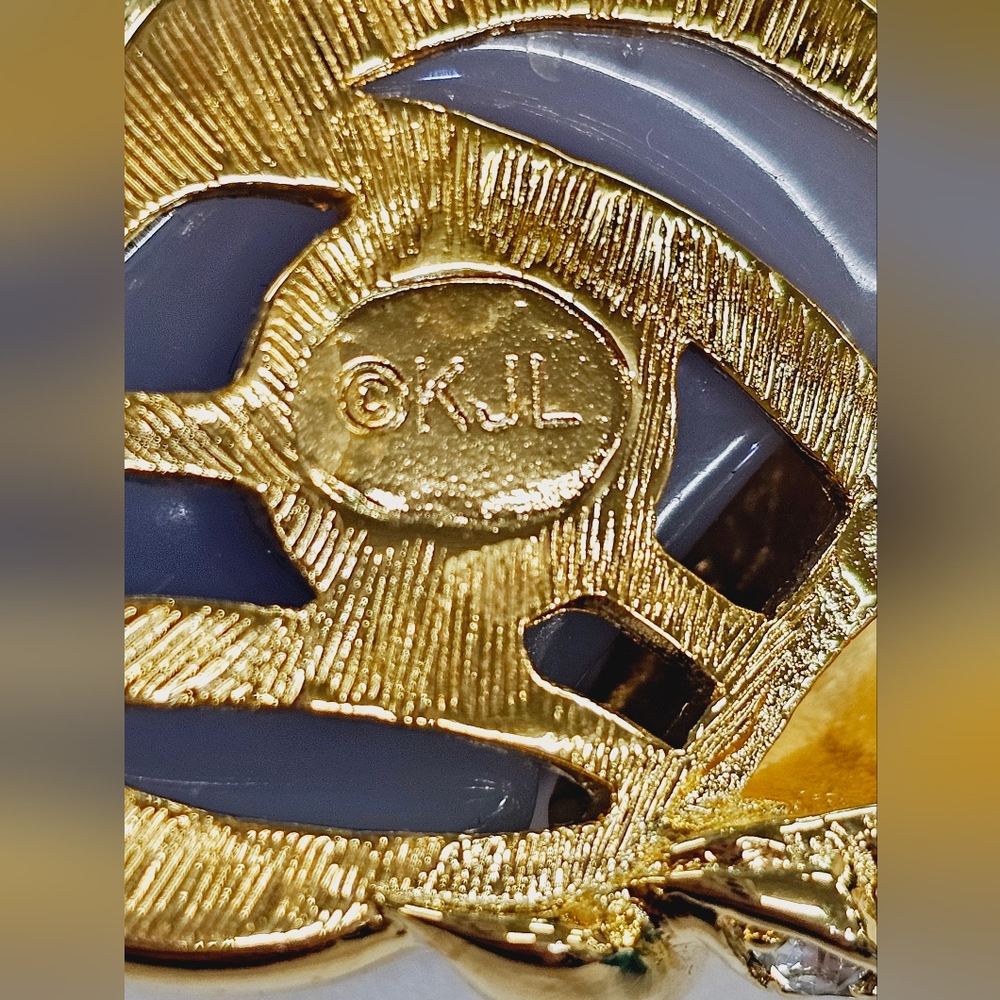 Kenneth Jay Lane Conch Shell Brooch - image 3